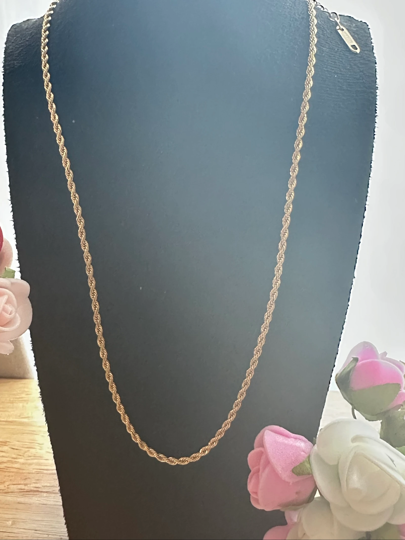 Gold twisted chain necklace made of 304 stainless steel – Brand new – photo 2